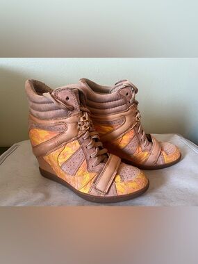Wedge High-Top Sneakers in apricot and Orange Lace